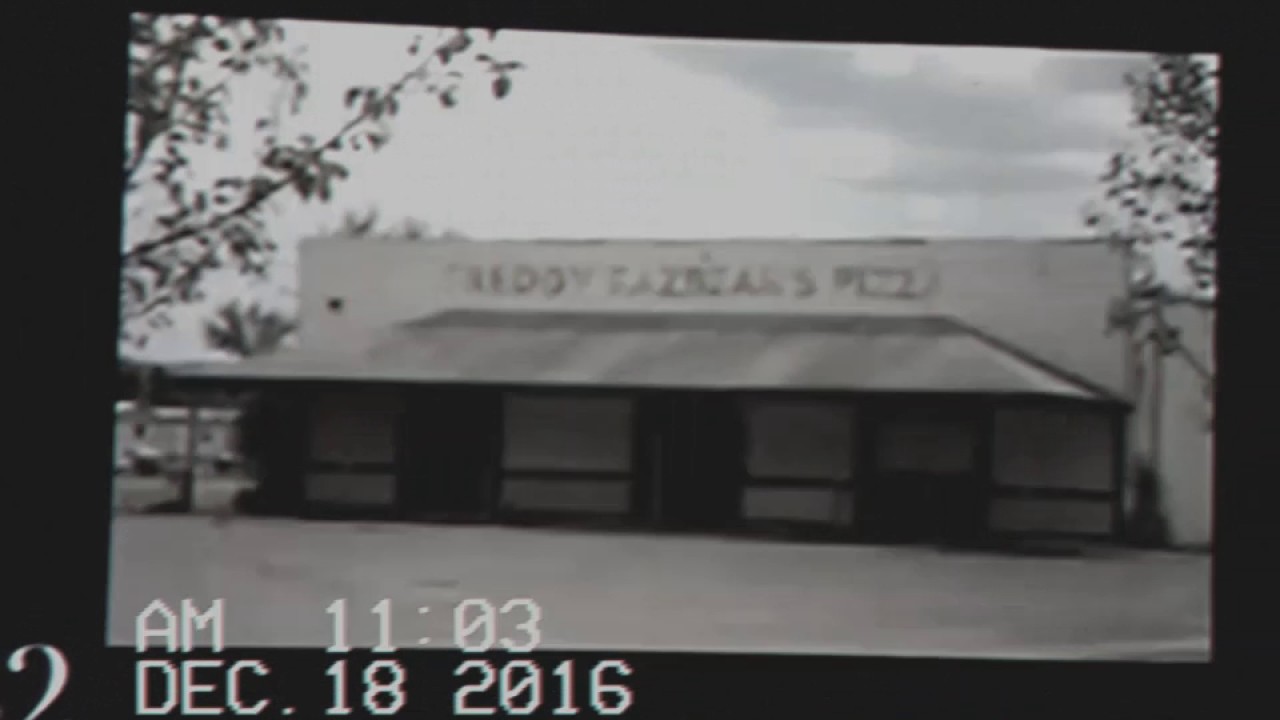 Freddy fazbears pizza comercial 1940 YouTube