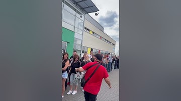 Depeche Mode queue of early entry FOS1 ticket holders hours before admission 06/06/23 Dusseldorf