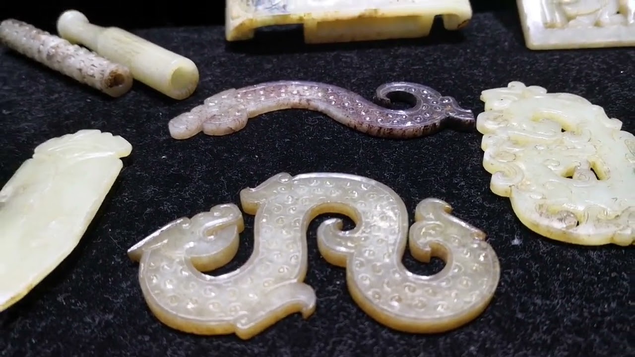 高古玉经历千百年，神韵美感还有岁月的痕迹，时光里只会越变越美