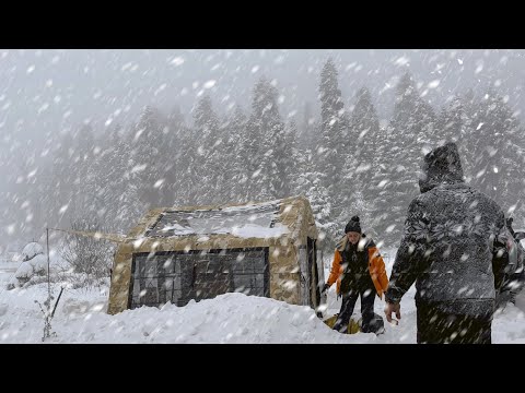 TENT CAMP WITH STOVE IN HEAVY SNOWFALL | Stuck on the Road @365gündoğadayiz