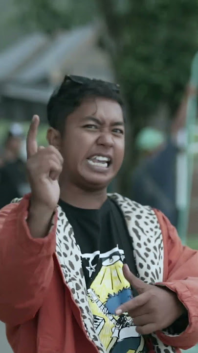 Berada di puncak Gedong Songo, musik Gilga Sahid menyatu dengan keagungan sejarahdan alam.