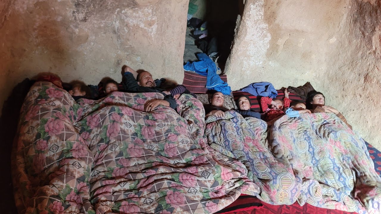 Nomadic life in Afghanistan | Village life in Afghanistan | surviving the cold
