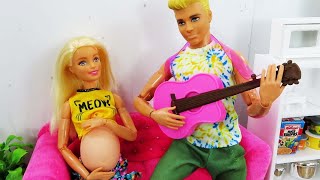 Barbie &amp; Ken Morning Routine - Ken&#39;s cooking and playing guitar