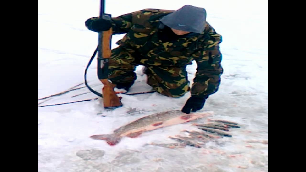 рыбалка на щуку осенью по первому льду
