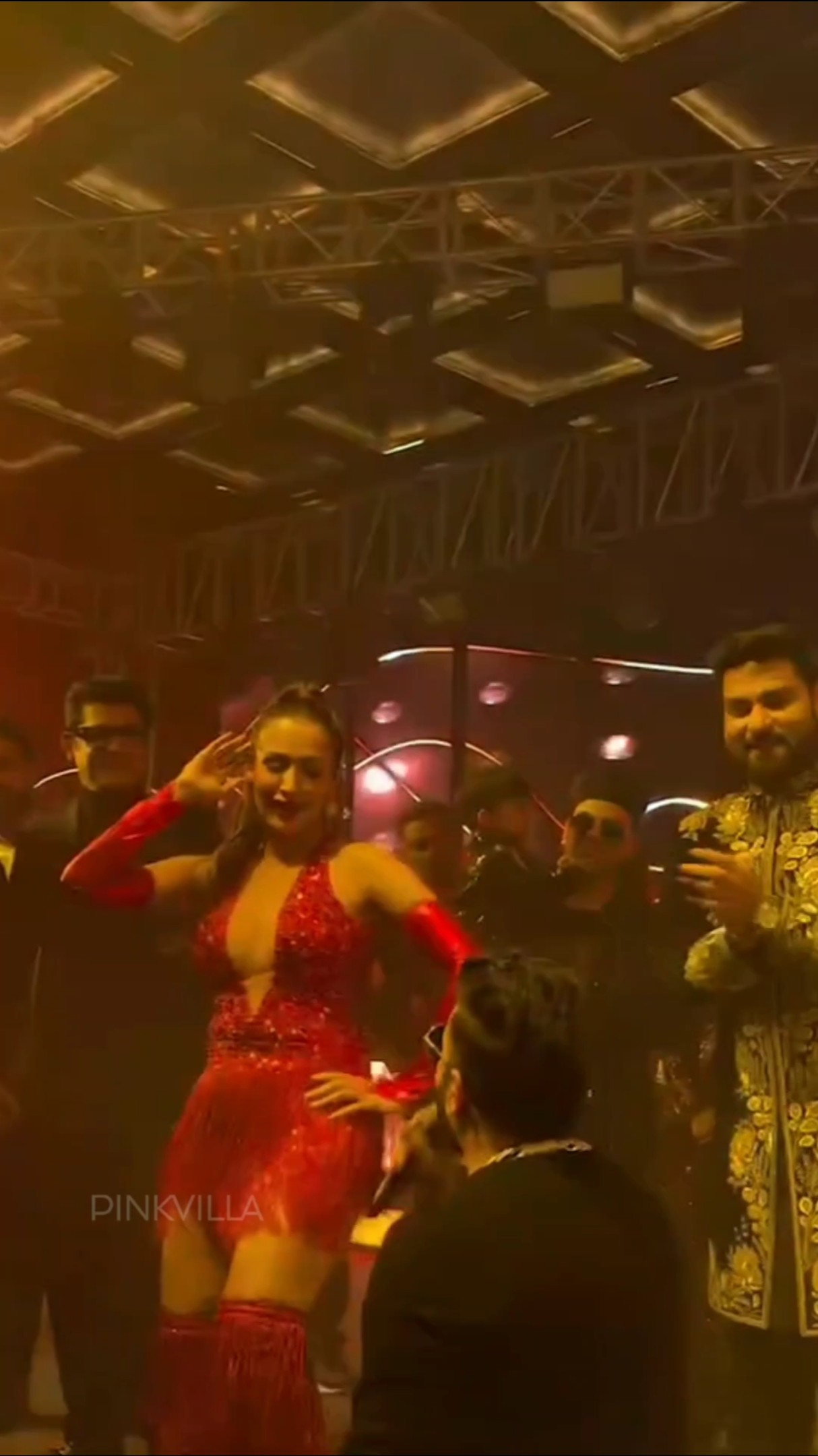 Malaika Arora DANCES As Mika Singh SINGS For Her In VIRAL Video | #shorts #dance #bollywood #viral