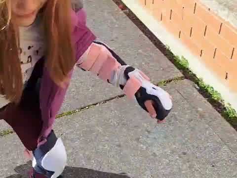 Crying 😢 Falling down 😞 little girl