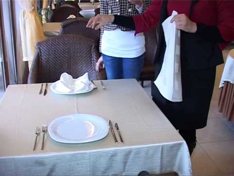 Видео: Как да сервираме и украсим новогодишната маса