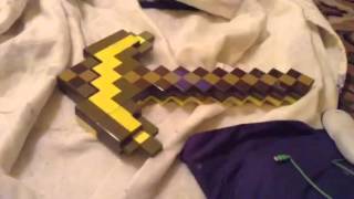 Golden sword transform into a golden pickax screenshot 3