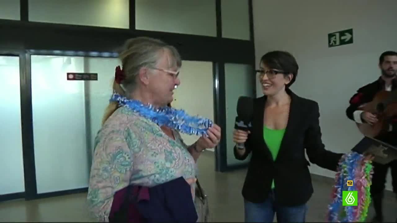 Thais Villas recibe a los primeros viajeros del aeropuerto de Castellón