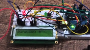 Sinal de trânsito com sensor de presença