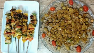 Brochettes de poulet au fonio sauce oignons