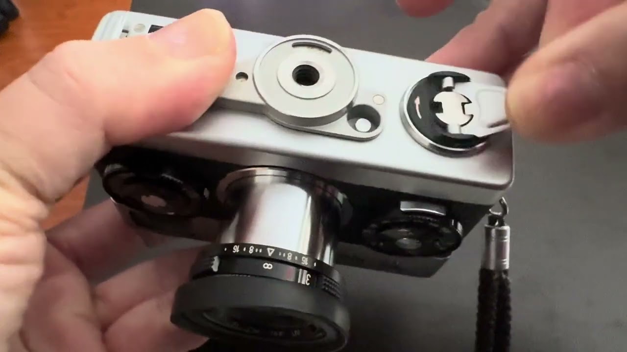 How to unload film on Rollei 35 📷 35mm analog film camera