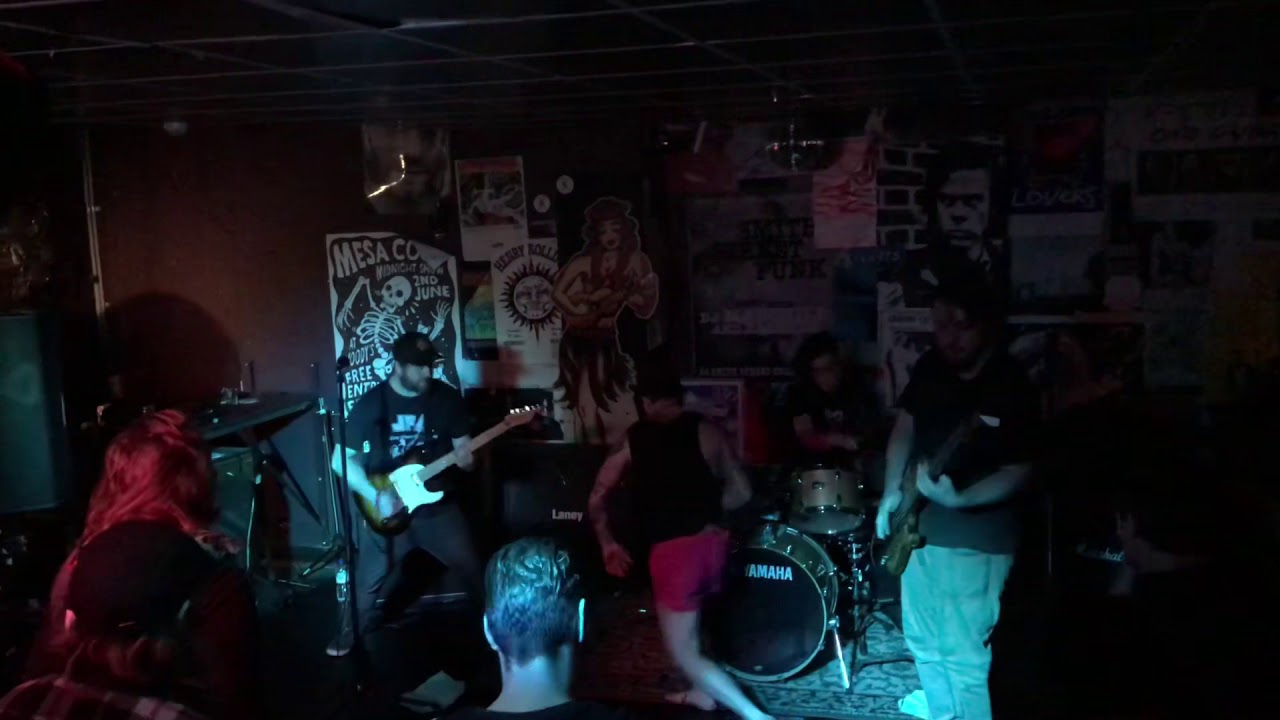 UNDAMAGED - Woody’s Bar