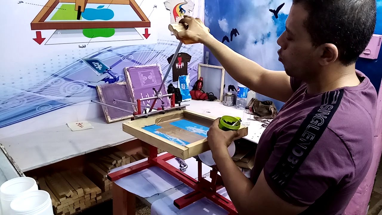 ماكينة الطباعة على الاسطح المستديرة و الاسطوانية