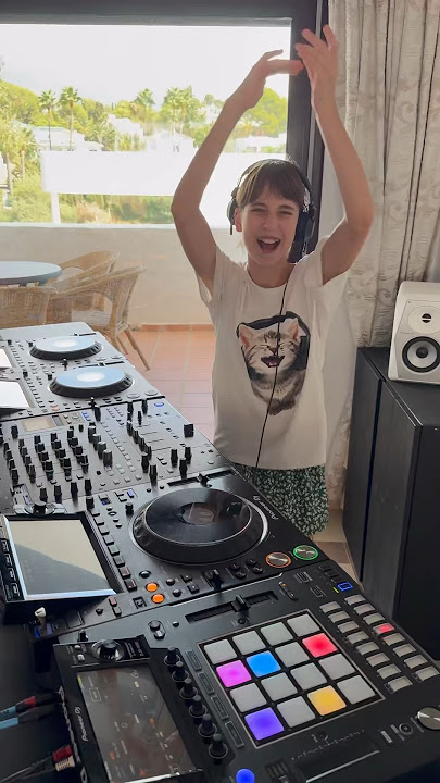 DJ GABI REMIX - TEMPERATURE x SATISFACTION πΆβ€οΈβπ₯π #dj #techhousedjmix #housemusic #djgirl