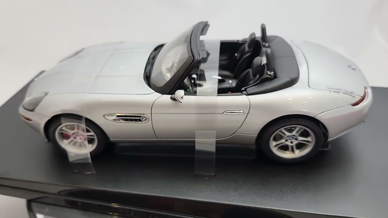 Autoart 007 James Bond BMW Z8 The World Is Not Enough Movie Car