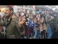 Bu Adam Kürtçe Halaylı Şarkılara çılgınca oynadı.istiklal caddesi sokak sanatçıları.Recep Göker HD