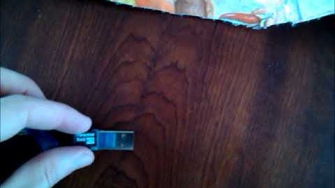 DealExtreme - SKU7134 - Smallest MicroSD TransFlash USB Card Reader with Cover (Blue)