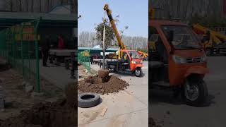 2.5-ton three-wheeled truck-mounted crane, 8-meter boom length, 25HP lifting and transport vehicle