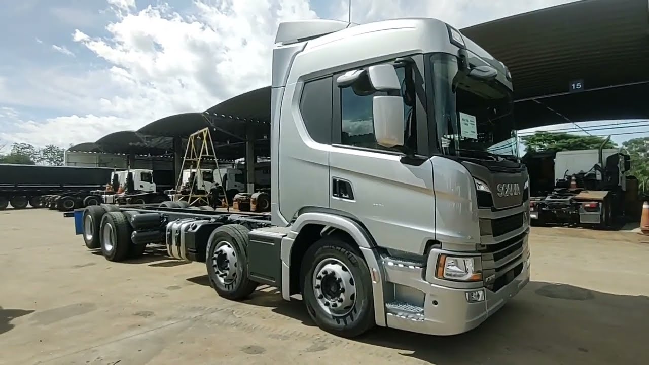 Scania P 320 8x2 bitruck na cor Prata Alaska