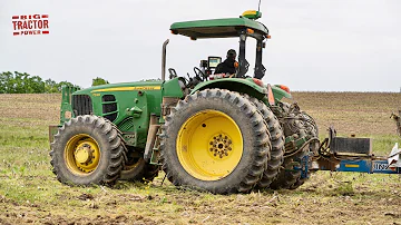 Kolik koní má traktor JD 7330?