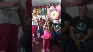 a romper la piñata de mis 3 añito