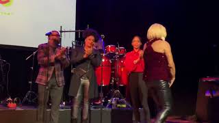 Darlene Love "Christmas (Baby Please Come Home)" (NYC Town Hall, 18 December 2021)