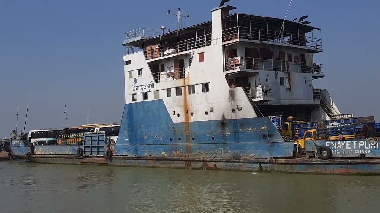 দৌলতদিয়া ঘাটে বিশাল বিশাল নৌযান আছে December 2025