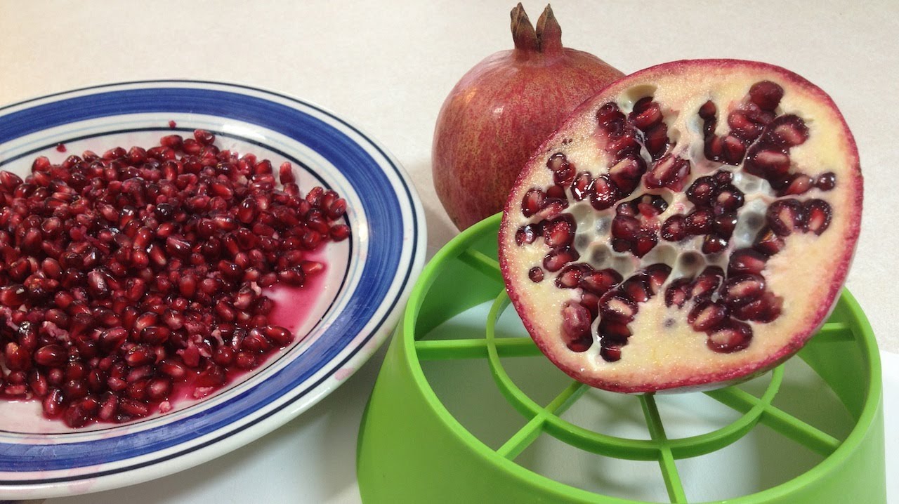 How To De-Seed a Pomegranate (Fast Way) 