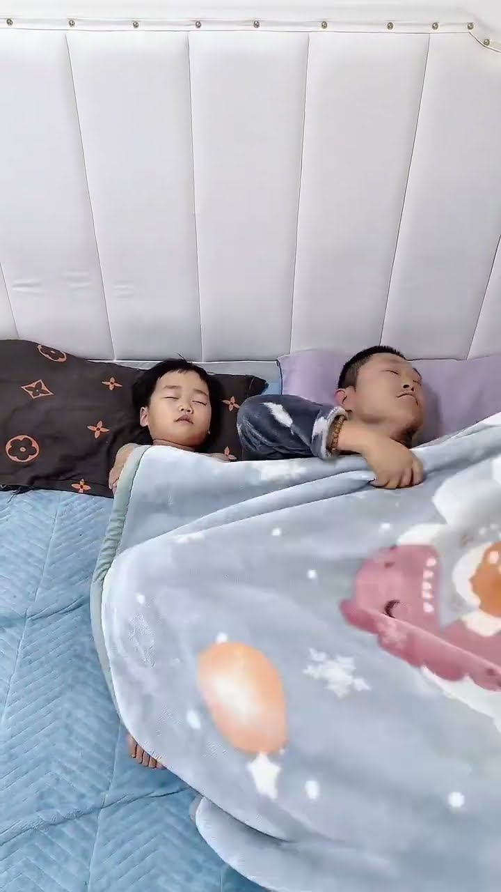 爸爸也太不靠谱了，难怪儿子会生气！#Cute baby#Cute#呆萌小米宝#聪明宝宝#萌娃