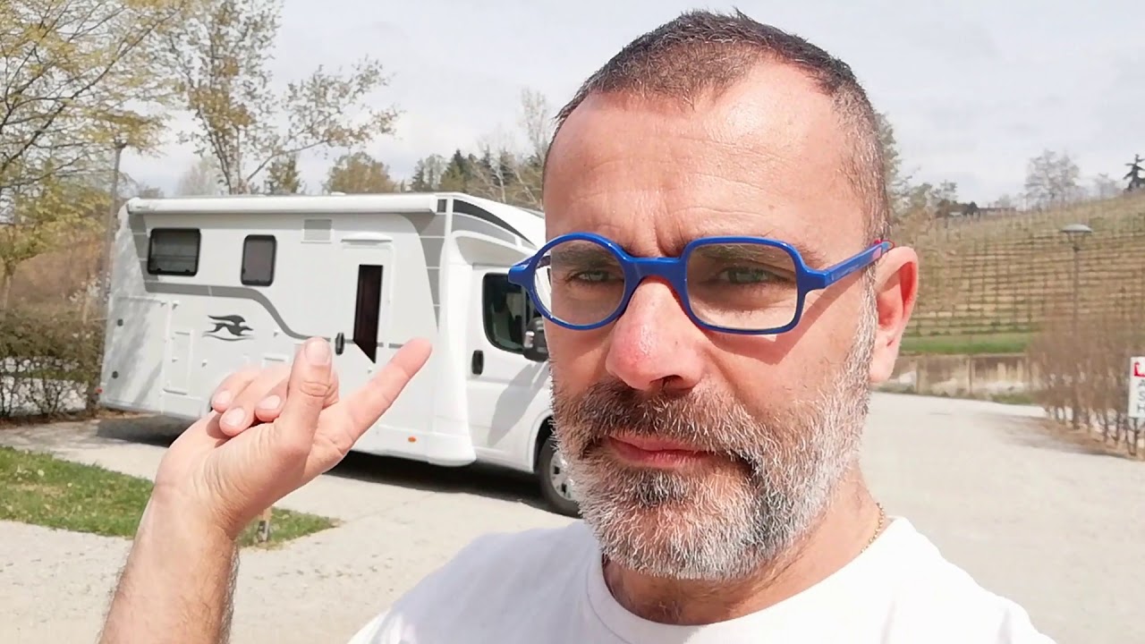 Liberamente in camper punt. 180 Il Laghetto area sosta a La Morra Cuneo