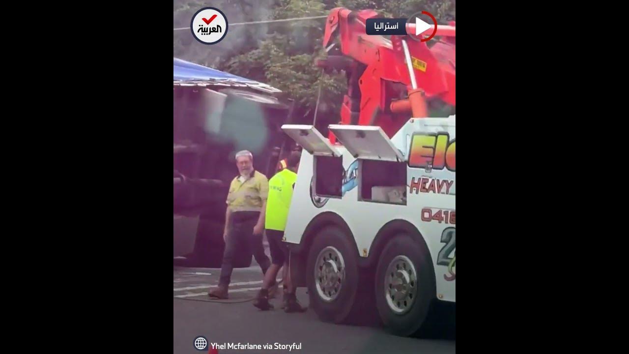 انقلاب شاحنة محملة بأطنان من الطلاء على طريق سريع بأستراليا
