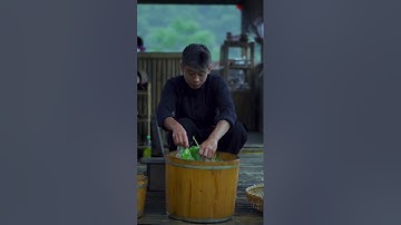 Hoa chuối rừng đỏ thắm vươn lên, Lá ngoã xanh tươi, hương ngọt lên | Tĩnh Hùng