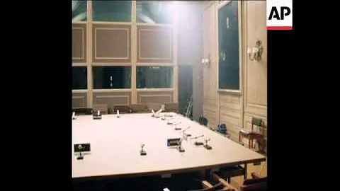 SYND 2 5 77 INTERIORS OF 10 DOWNING STREET IN LOND...