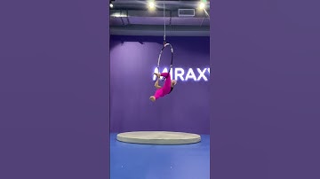 Hello, split!🧞‍♀️ #aerialist #aerialhoop #aerialfitness #lyra #lyratricks #sportgirl #split #circus