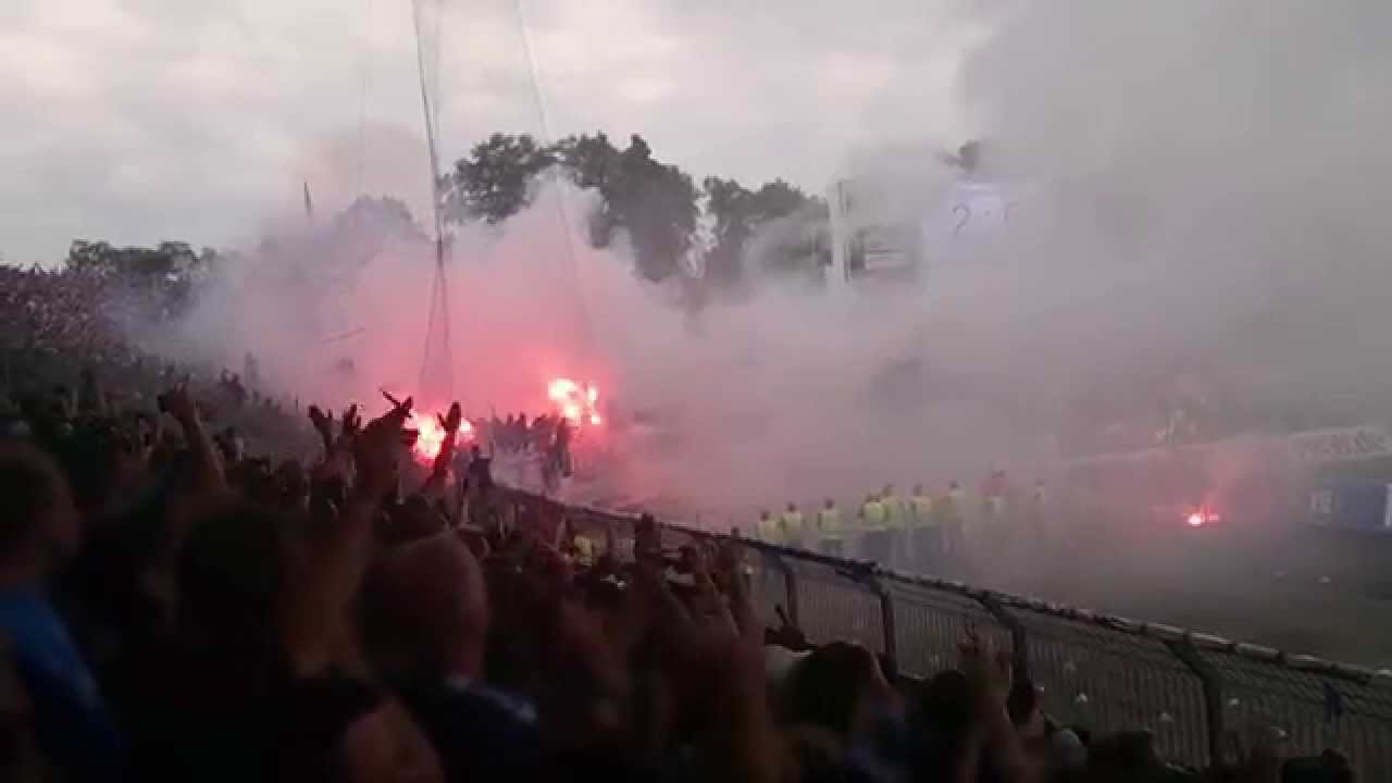 Karlsruher SC vs TSV 1860 München Pyro Technik der Gästefans