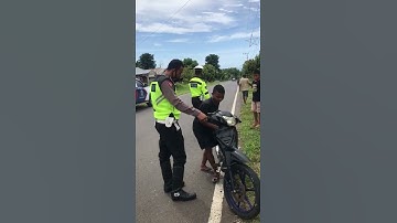 Thumbnail of Viral...Polantas Sanksi Tempelkan Telinga Pengendara Di Lubang Knalpot Motor