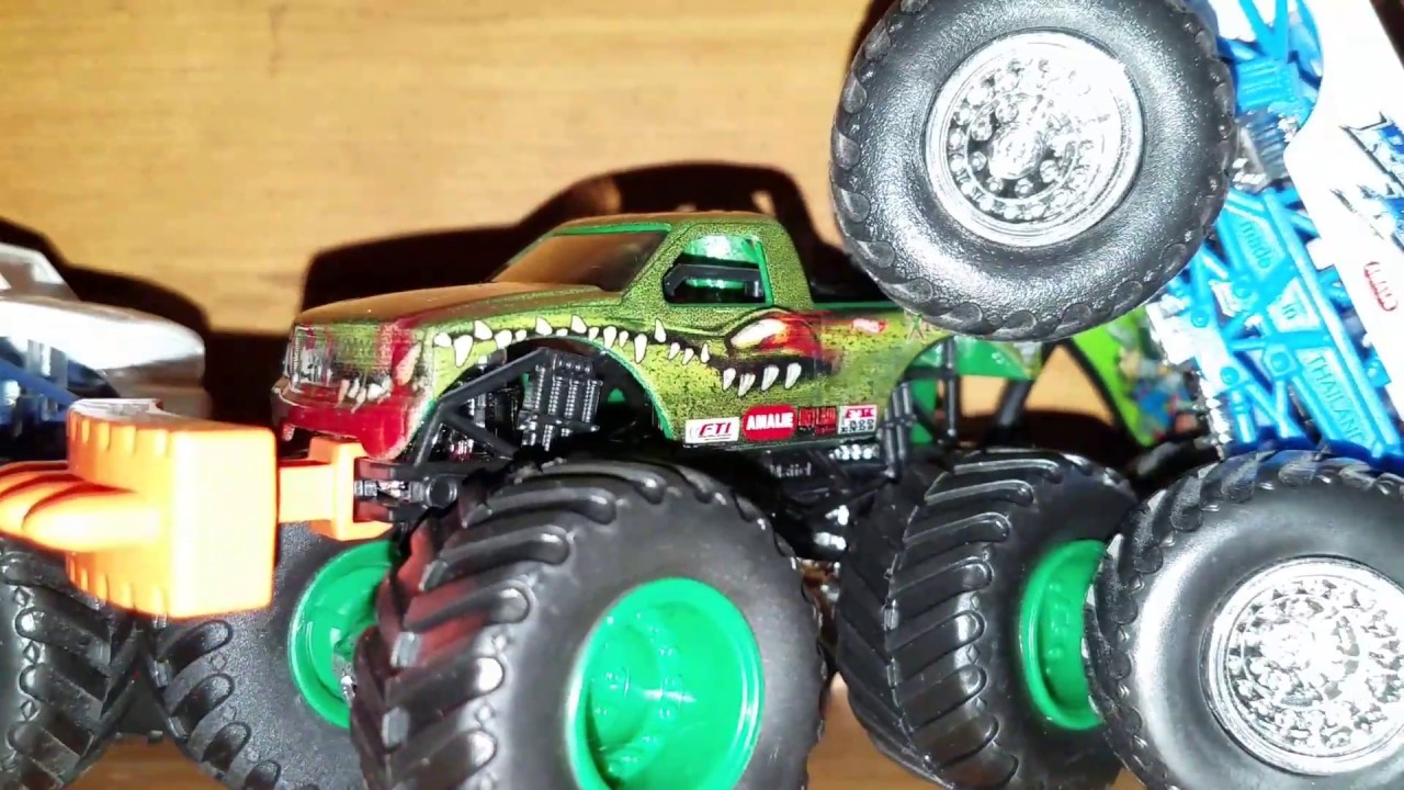 Монстр-трак hot wheels v8 bomber (fyj83/gbv36) 1:28. Монстр-трак monster jam zombies 1:24. Радиоуправляемая машина el toro loco гусеницы. Включи видео песню hot wheels monster. Включи видео песню hot wheels monster.