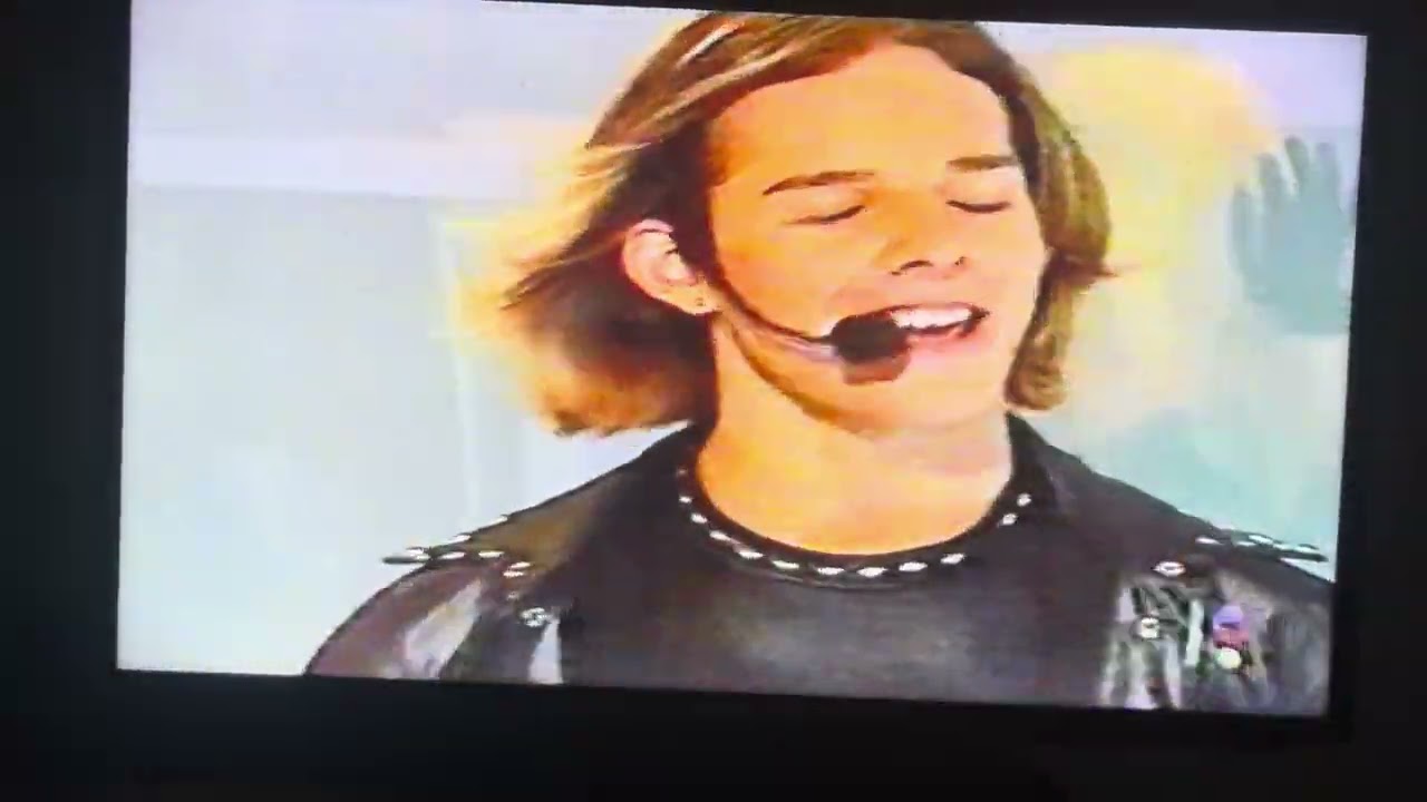 Grupo boom enseña a batman a bailar jajajajajaj. Azteca13.