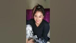 Tante Sumi ngangkang‼️ kelihatan tembemnya 🤤🤤 Live tiktok 