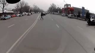 Алматы. Пешеход на дороге 20150224 1453