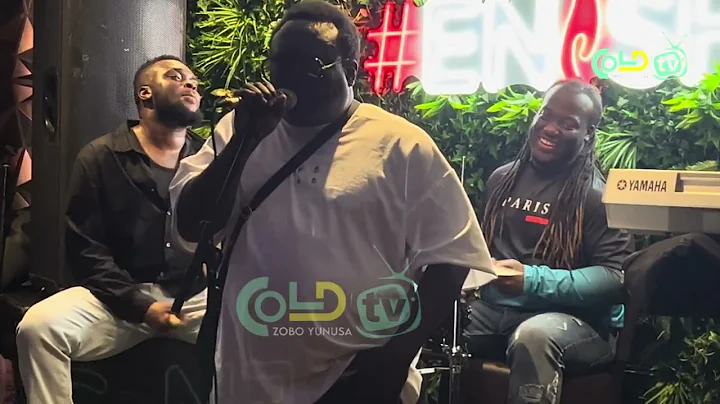 King Dr Saheed Osupa live parformance on stage 