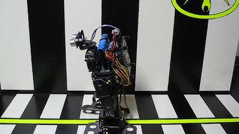 6 Servo biped robot - First steps (work in progress)