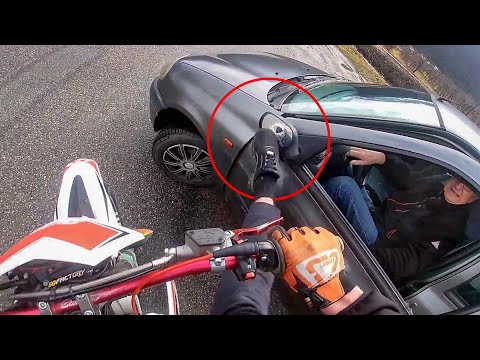 Video: Ką daryti, kai kas nors atsitrenkia į jūsų automobilio veidrodėlį?