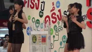 Thai dancing