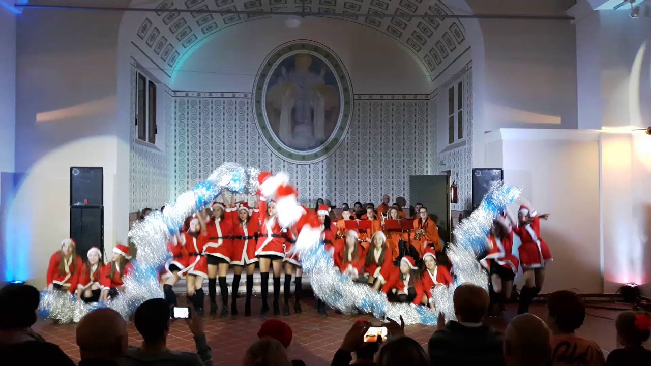 Świąteczny występ Grupy Mażoretek VENA z Przemętu - 18.12.2015