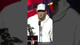 When Eminem dropped his Pills on stage 🤣🤣 #eminem