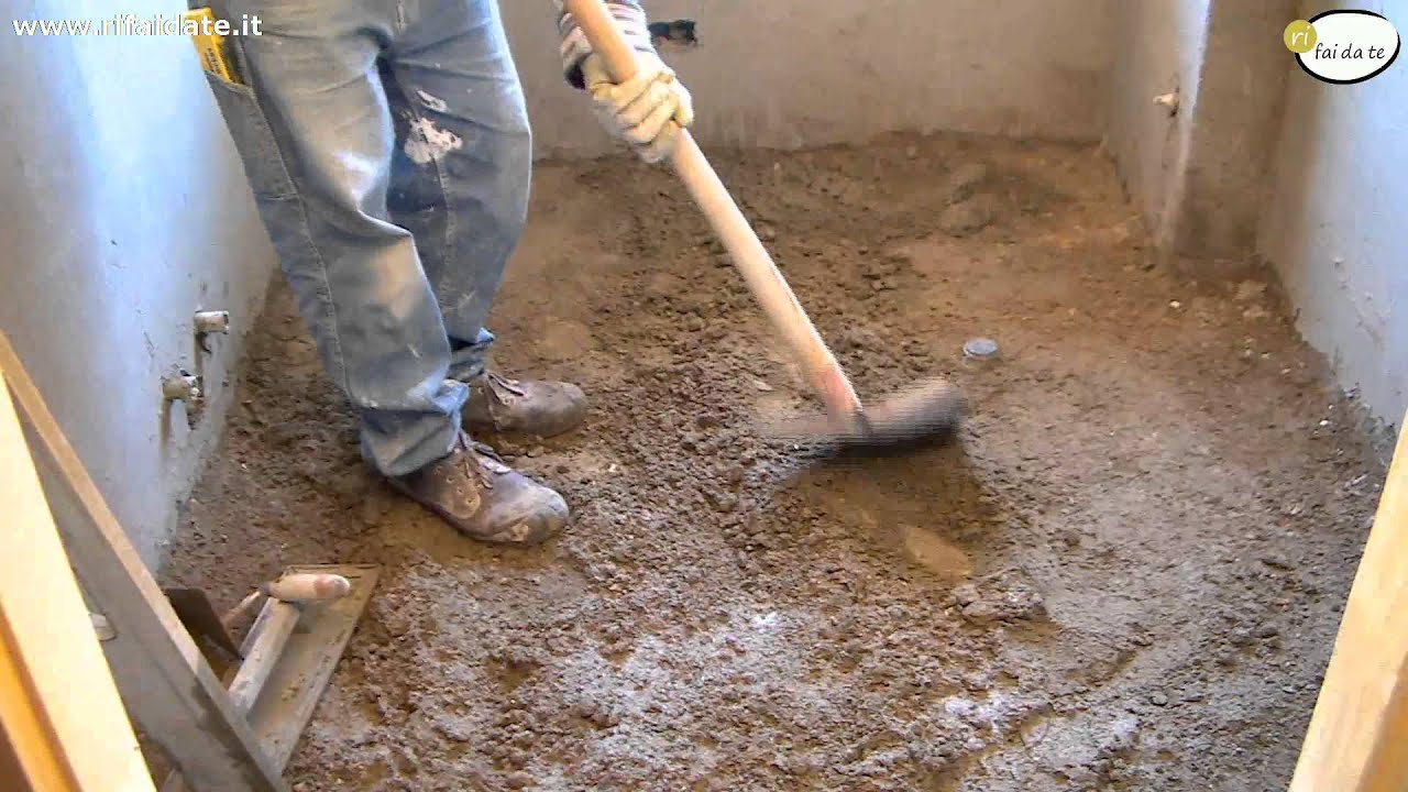 Pavimento in cemento posa,livellamento parte1 youtube Cemento spatolato per interni