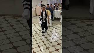 Танцор диско по казахский: Маленький \