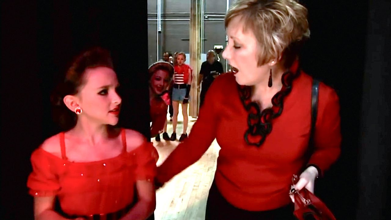 Dance Moms"CATHY GOES UP TO KENDALL BEFORE THE GROUP DANCE"(S2E2